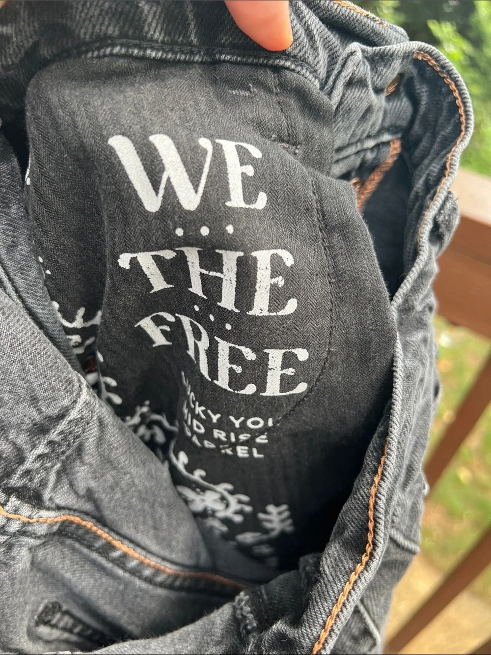 Free People • We The Free Lucky You Mid Rise Barrel Jean - Sound Wave black